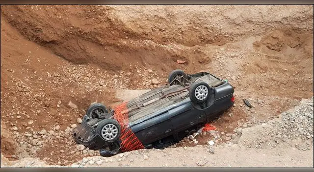 Callao: auto cae a zanja profunda realizada por obras y deja un herido, en la avenida Colonial.