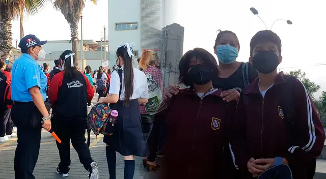 Escolares regresaron a clases presenciales y semipresenciales Escolares regresaron a clases presenciales y semipresenciales