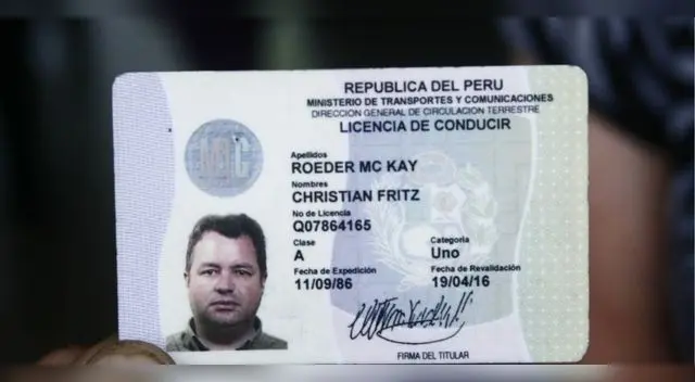 La licencia de conducir cuando se tramite por primera vez es por 10 años. La licencia de conducir cuando se tramite por primera vez es por 10 años.