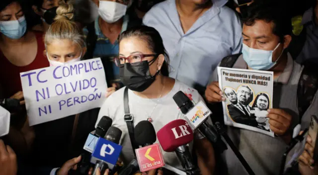Exministra de Cultura estuvo en la marcha y reclamó justicia para las víctimas.