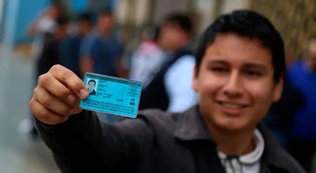 Conoce cómo solicitar el DNI azul si tienes 17 años en Reniec. Conoce cómo solicitar el DNI azul si tienes 17 años en Reniec.