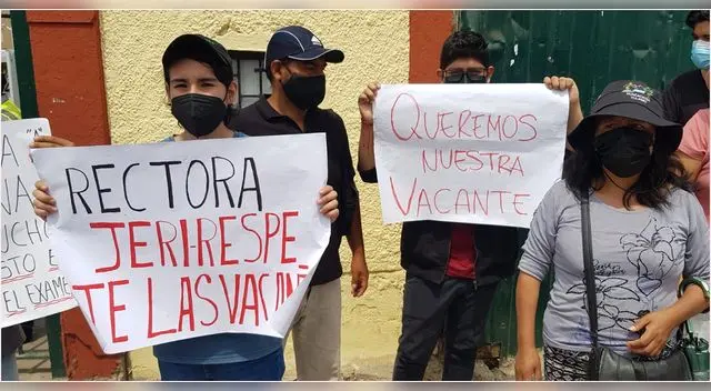 Jóvenes de provincia y que alcanzaron vacante están en los exteriores de la Universidad San Marcos para reclamar su vacante.