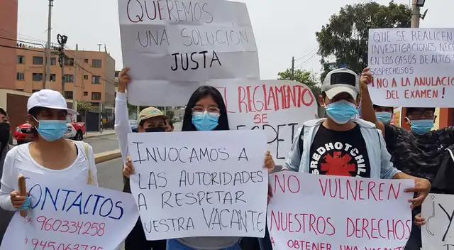 Jóvenes realizan protestas en la puerta de la UNMSM. Jóvenes realizan protestas en la puerta de la UNMSM.