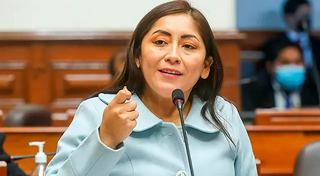 Kelly Portalatino aseguró que era el medio más rápido para llegar a Iquitos. Kelly Portalatino aseguró que era el medio más rápido para llegar a Iquitos.