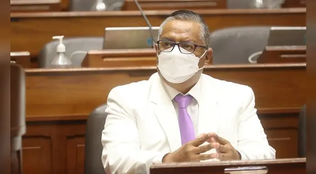 presentan moción de censura contra el  ministro de Salud, Hernán Condori