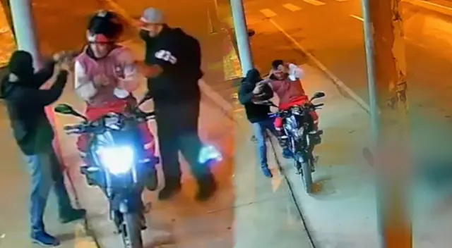 Delincuente golpea en la cabeza a su víctima con su arma y asesina a su cómplice de un disparo.