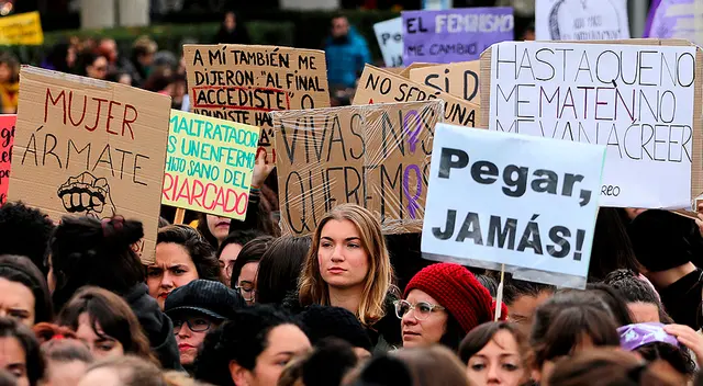 La mujer aprovechó que su pareja dormía y lo atacó. La mujer aprovechó que su pareja dormía y lo atacó.