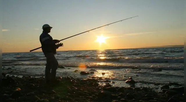 ¿Qué significa soñar pescando una lancha?