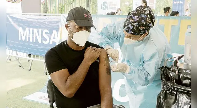 Procura no beber alcohol tras recibir la vacuna contra el COVID-19. Procura no beber alcohol tras recibir la vacuna contra el COVID-19.