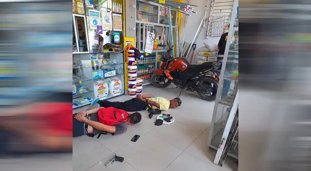 Se les encontró dos armas de fuego. Se les encontró dos armas de fuego.