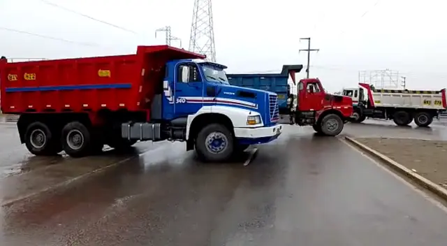 Vehículos pesados interrumpieron el libre tránsito.