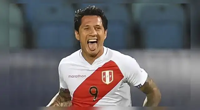 "Lapadula te beso los pies": usuarios celebran gol del Bambino ante Paraguay