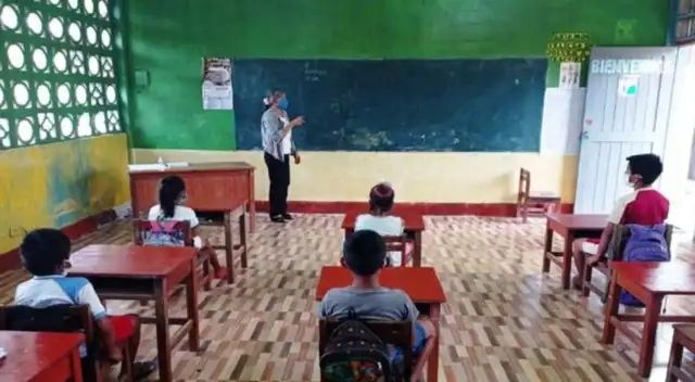 Brote de covid-19 en 14 estudiantes y una docente tras dar positivo en Junín. Brote de covid-19 en 14 estudiantes y una docente tras dar positivo en Junín.