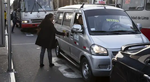 Vocero de la Federación Nacional de Autos Colectivos del Perú informa que su gremio decidió suspender el paro.