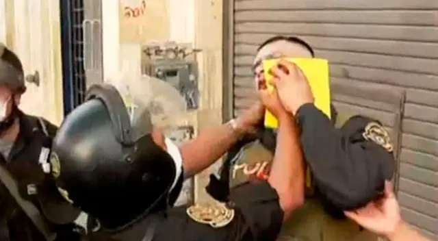 Policía quedó afectado tras caerle una piedra en la cara. Policía quedó afectado tras caerle una piedra en la cara.