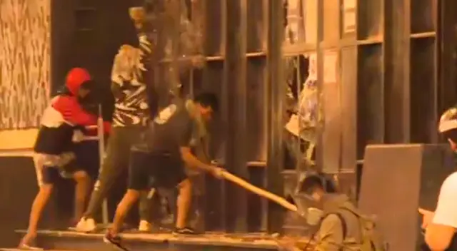 Vándalos realizaron destrozos en la corte de Superior de Justicia y en el Ministerio del Interior