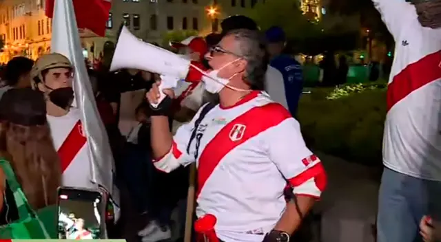 Protestante señaló que el mandatario les va a robar poco a poco.