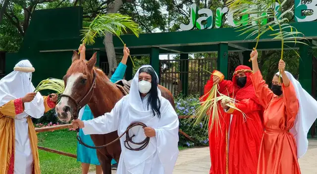 Recrean entrada de Jesús a Jerusalén en el Parque de las Leyendas