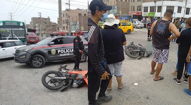 Joven se despista en el cruce de las avenidas Condorcanqui y Caudivilla, Carabayllo. Joven se despista en el cruce de las avenidas Condorcanqui y Caudivilla, Carabayllo.