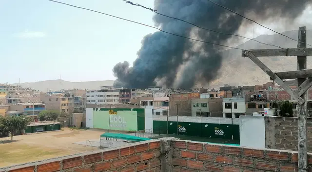 Siniestro ocurrió en un almacén de colchones.