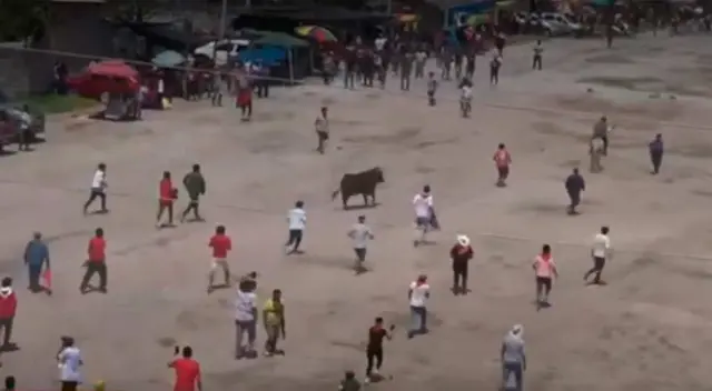 Realizan tradicional 'jala toro' por Sábado de Gloria Realizan tradicional 'jala toro' por Sábado de Gloria