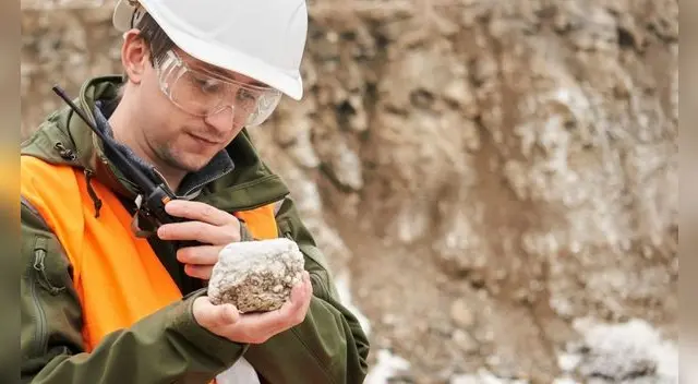 La geología es una carrera profesional que permite comprender el planeta tierra. La geología es una carrera profesional que permite comprender el planeta tierra.