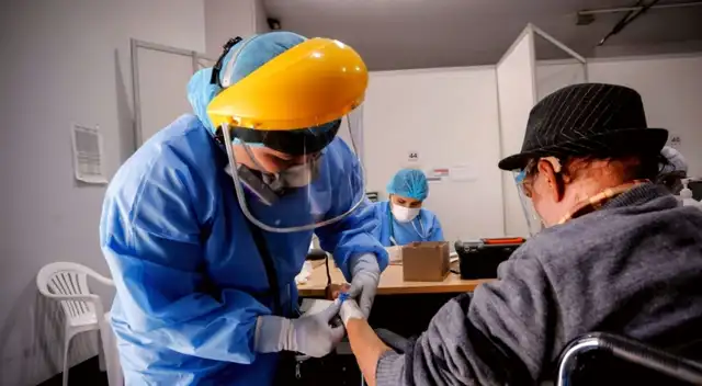 Hay personas que siguen meses con las secuelas del COVID-19.