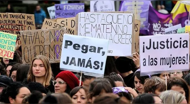 La madre de familia no dudó en denunciar a su hijo a la policía luego de verlo agrediendo a una mujer.