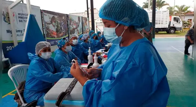 Personas del área de salud recibieron doble dosis de la cuarta vacuna