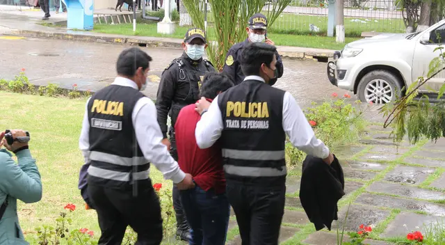 Estudiantes son detenidos haciendo trampa en el examen de admisión