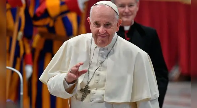 Papa Francisco instó a ellas a no criticar a las suegras en un recorrido en la plaza San Pedro. Foto: AFP/Referencial Papa Francisco instó a ellas a no criticar a las suegras en un recorrido en la plaza San Pedro. Foto: AFP/Referencial