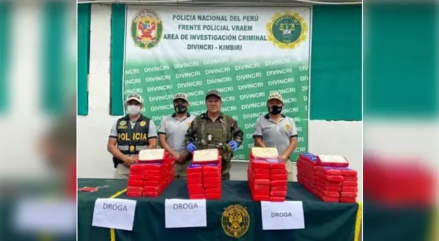 Los paquetes con la droga, fueron hallados bajo tierra, por agentes policiales. Los paquetes con la droga, fueron hallados bajo tierra, por agentes policiales.