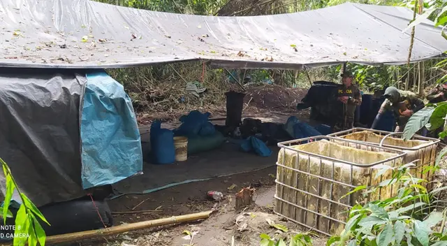 Poza de maceración tenía 9.600 kilos de hoja de coca. Todo fue distribuido. Poza de maceración tenía 9.600 kilos de hoja de coca. Todo fue distribuido.