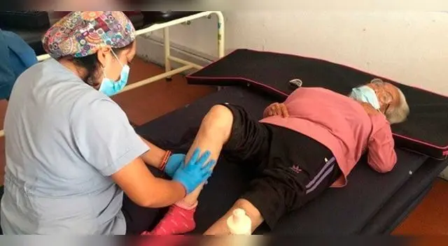 Terapia física y rehabilitación en el Centro Integral de Adulto Mayor del Callao.