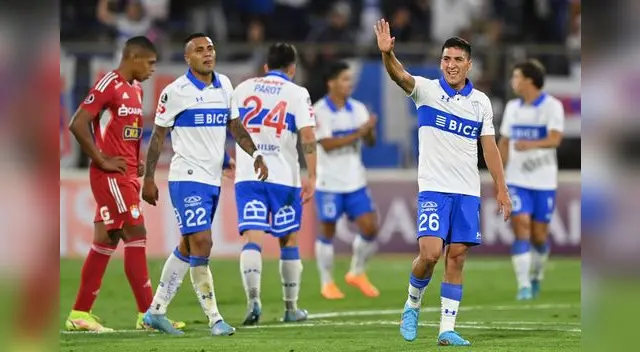 Cristal espera que en Lima en condiciones normales poder derrotar a la Universidad Católica. Cristal espera que en Lima en condiciones normales poder derrotar a la Universidad Católica.