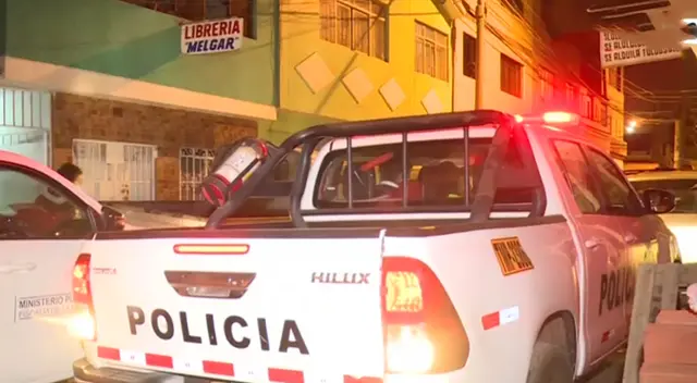 Policías se llevaron el cuerpo a la Morgue de Lima.