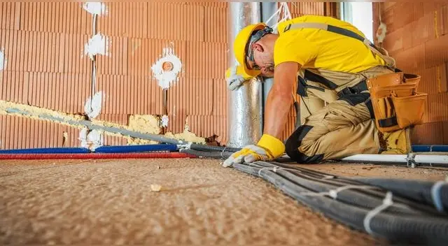 Los accidentes eléctricos son muy comunes en los trabajos por lo que se necesita prevención. Los accidentes eléctricos son muy comunes en los trabajos por lo que se necesita prevención.