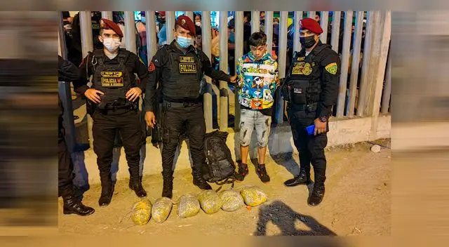 Se le encontró la ilícita mercancía en su maleta.