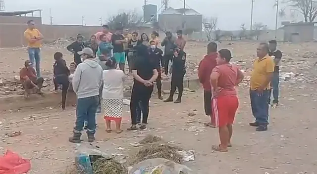 Moradores solicitan a la PNP investigar el caso y dar con el paradero de los padres. Moradores solicitan a la PNP investigar el caso y dar con el paradero de los padres.