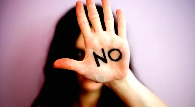 De acuerdo a la OMS, una de cada tres mujeres en el mundo ha sido víctima de violencia física o sexual alguna vez en su vida. De acuerdo a la OMS, una de cada tres mujeres en el mundo ha sido víctima de violencia física o sexual alguna vez en su vida.