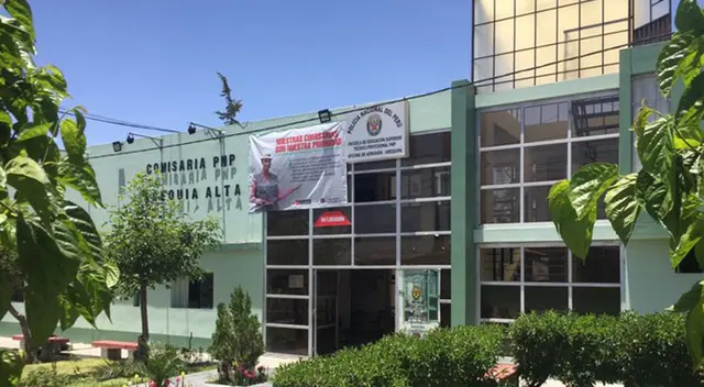 Caso ocurrió la mañana del lunes, en el interior de la comisaría de Acequia Alta en el distrito de Cayma. Caso ocurrió la mañana del lunes, en el interior de la comisaría de Acequia Alta en el distrito de Cayma.