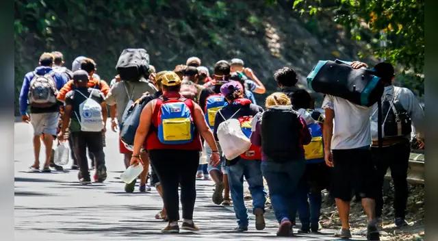 Alrededor de 1,8 de los más de 5 millones de venezolanos que han huido de su país se encuentran en Chile. Foto: AFP/Referencial