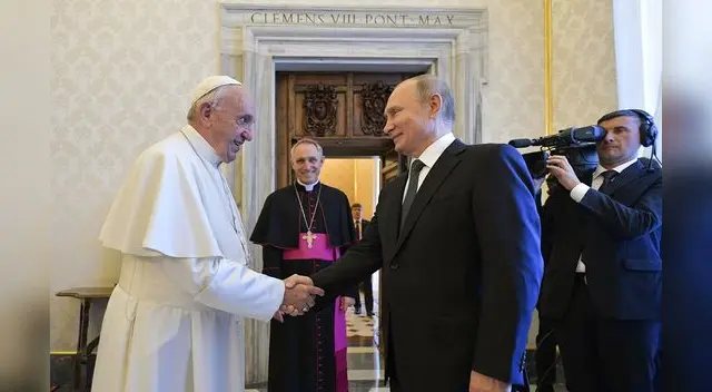 El encuentro entre el Presidente de Rusia, Vladimir Putin, y el Papa Francisco. Foto: AFP/Twitter El encuentro entre el Presidente de Rusia, Vladimir Putin, y el Papa Francisco. Foto: AFP/Twitter