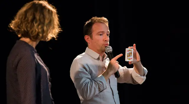 Mago francés Vincent Delourmel realizará show gratuito en Lima