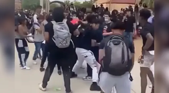 Pelea culminó con la detención del padre de familia y un menor de 15 años. Foto: New York Post