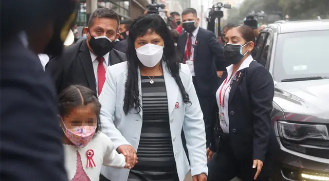 Profesora agradeció los saludos enviados hacia su persona. Profesora agradeció los saludos enviados hacia su persona.