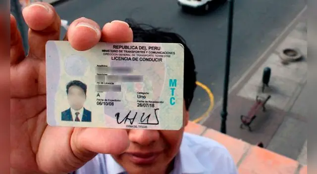La licencia de conducir es necesaria para circular por las vías del Perú. Foto: Andina