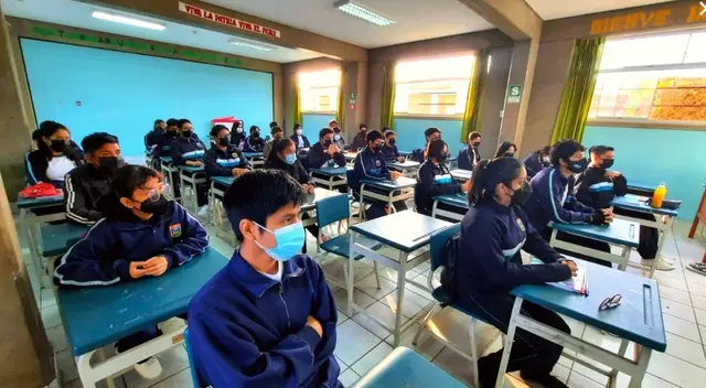 Este año muchos colegios iniciaron sus clases presenciales. Este año muchos colegios iniciaron sus clases presenciales.