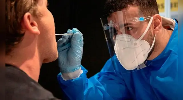 La variante XE presenta síntomas como la caída de cabello.