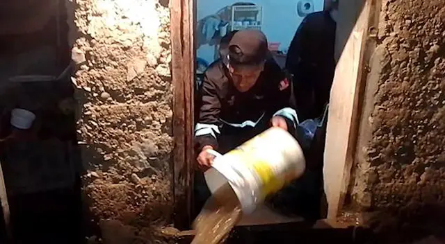 Huancayo: anciana que trabaja como ambulante pierde mercadería en inundación de su casa